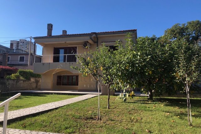 Donja Vežica, 151m2, garden and garage, for sale