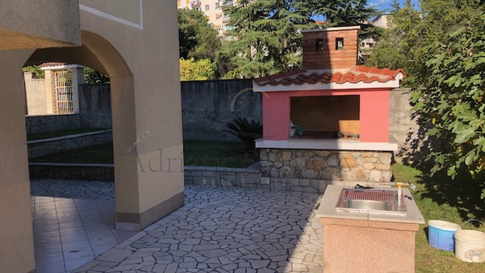 Donja Vežica, 151m2, garden and garage, for sale